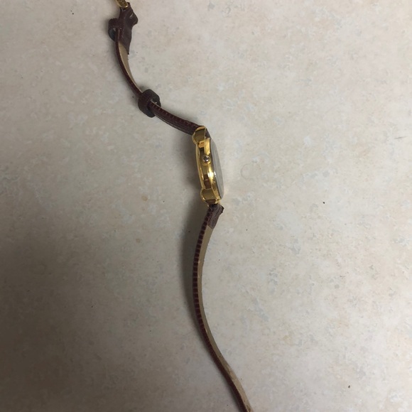 2 for $10 Gloria Vanderbilt women watch(works) - Picture 6 of 10